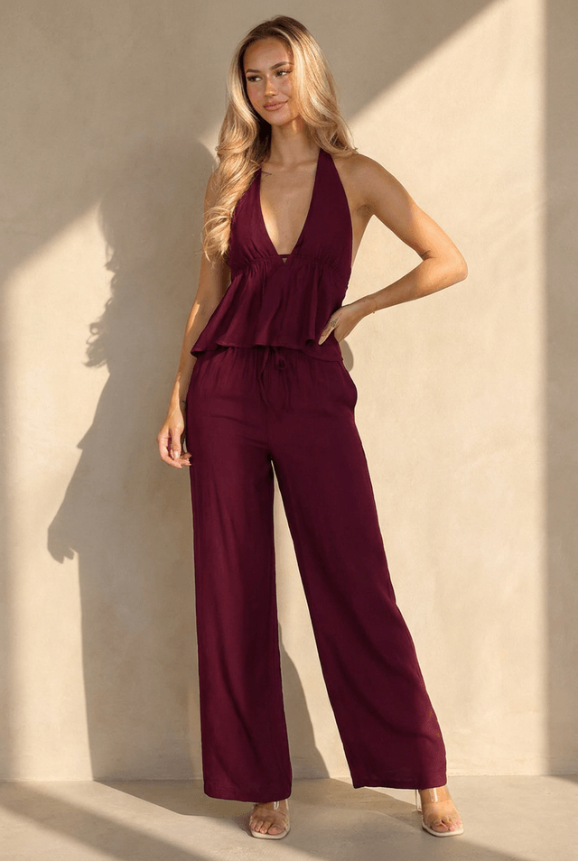 NEW010726 Bordeaux Halter Top en Wide Leg Broek Set met Open Rug