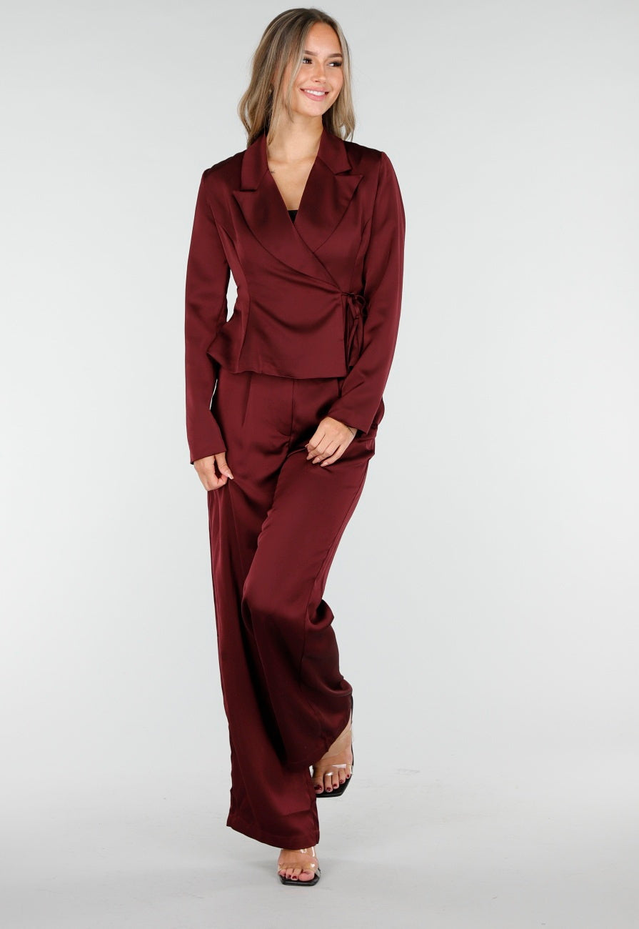 Bordeauxrode Satijnlook Wrap Blazer met Striksluiting