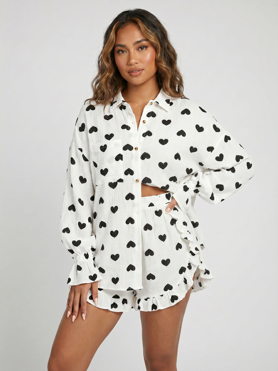 Witte Mousseline Two Piece met Zwarte Hartjes en Ruffles