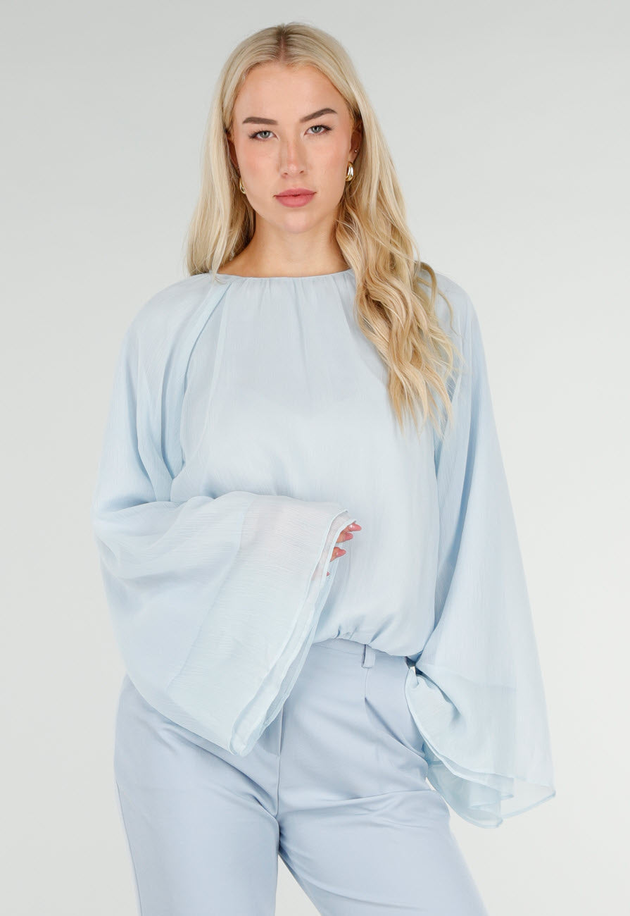 Lichtblauwe Blouse met Wijde Mouwen en Ronde Hals