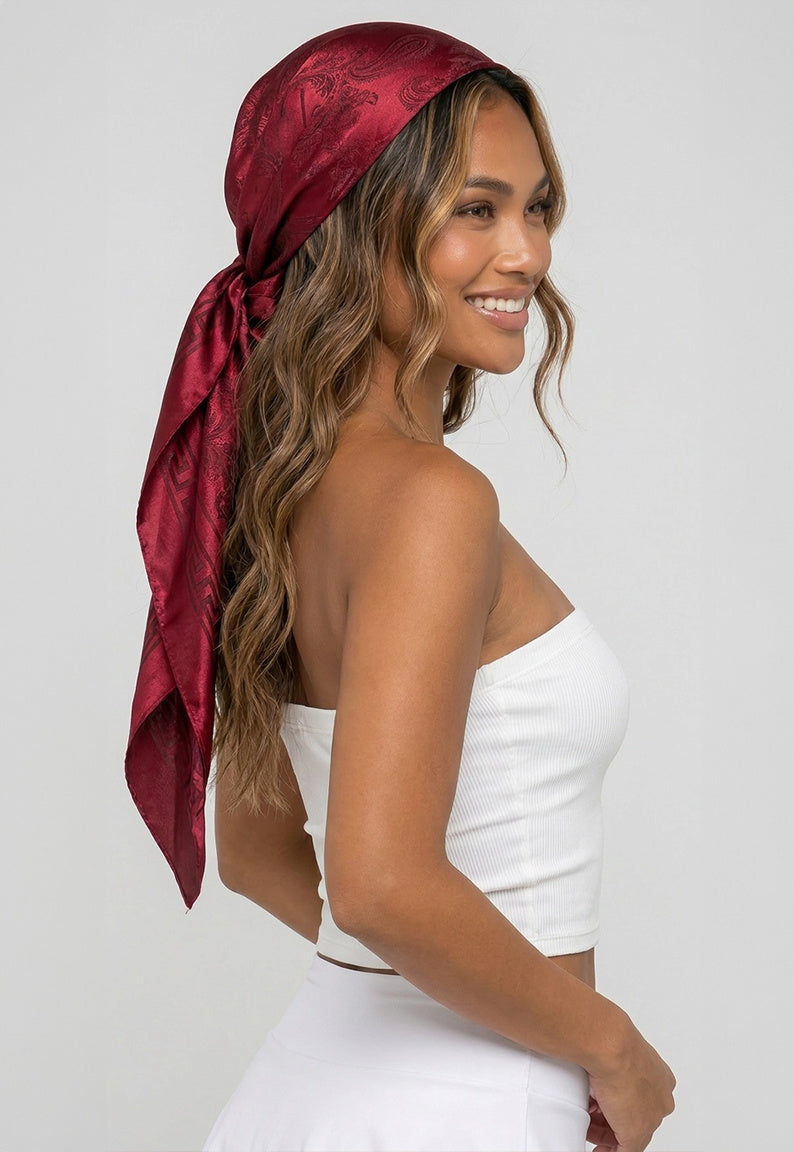 NEW080726 Bordeaux Bandana met Jacquardprint en Glanzende Afwerking