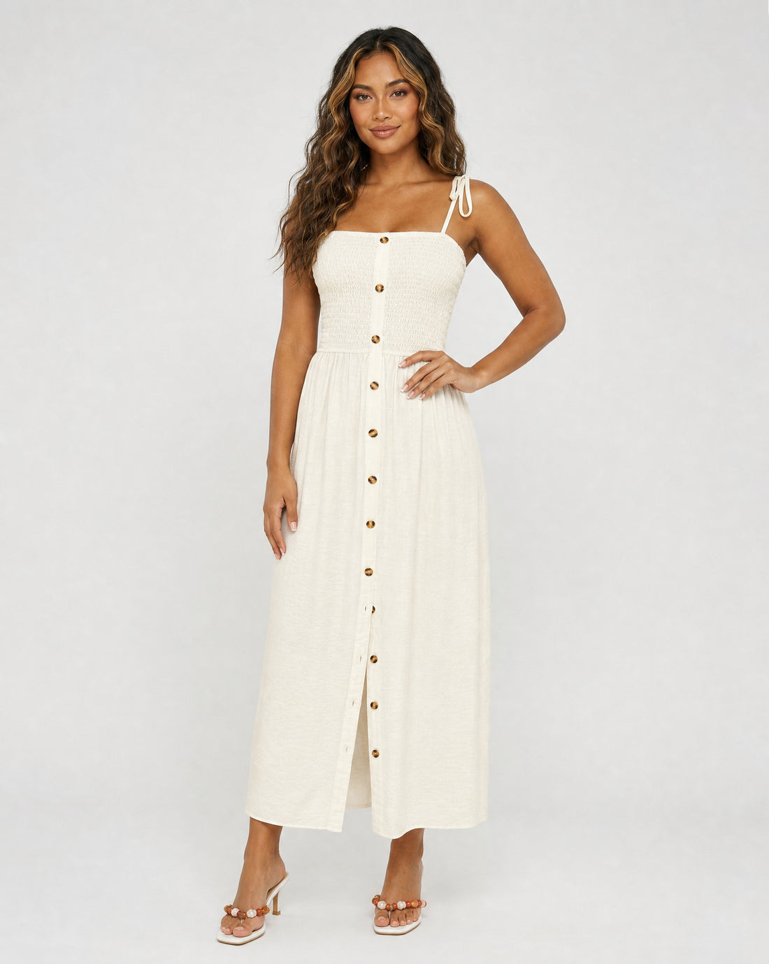 Crème Maxi Jurk met Smokwerk, Knopen en Strikbandjes