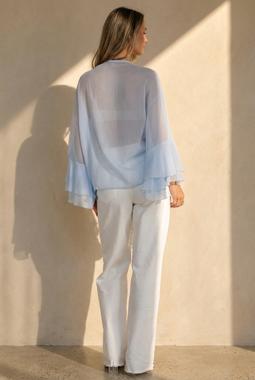 NEW010726 Lichtblauwe Chiffon Blouse met Ruches en Knoopsluiting