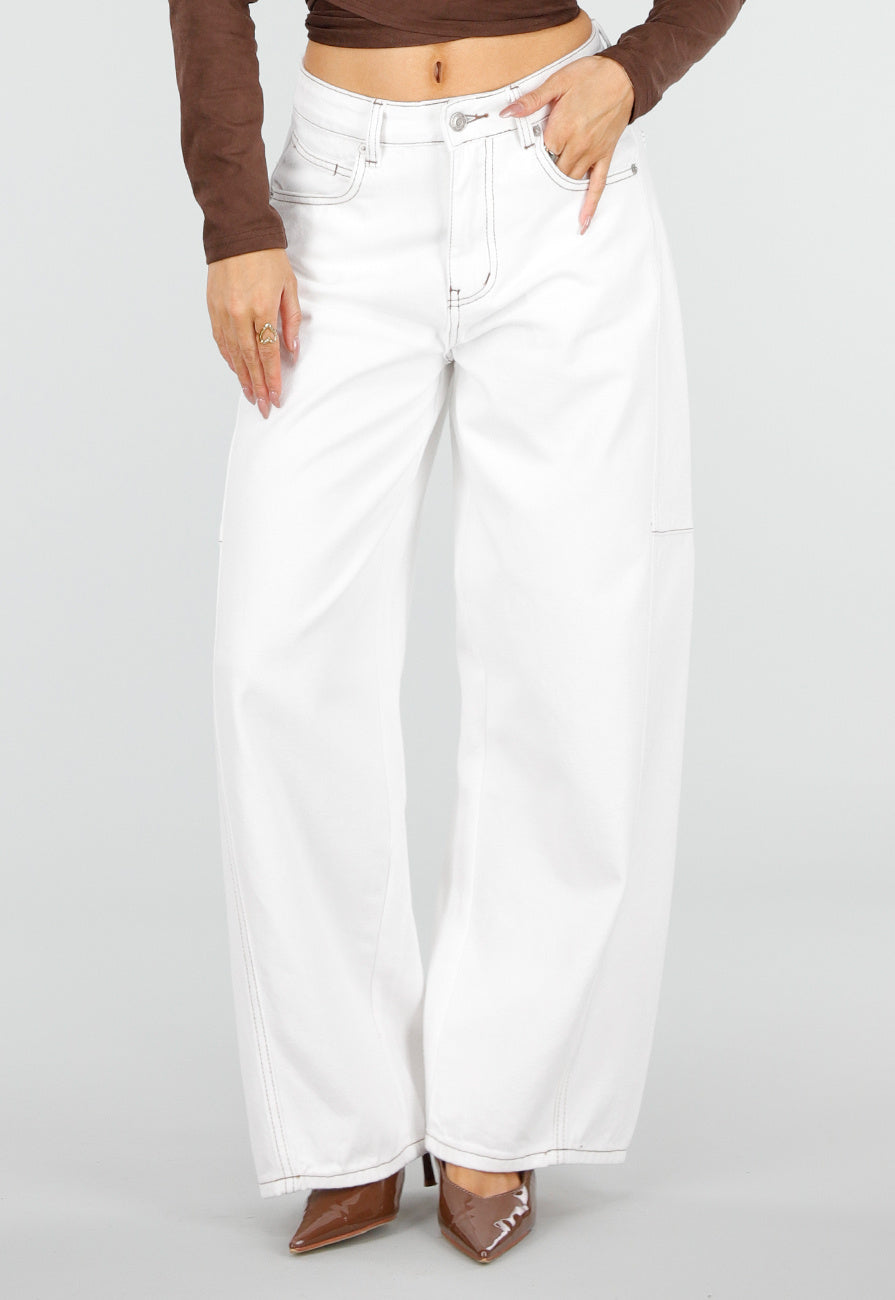 Witte Wide Leg Jeans met Bruine Stiksels en High Waist Pasvorm
