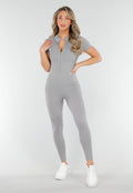 Getailleerde Grijze Stretch Sport Jumpsuit met Korte Mouwen en Ritssluiting