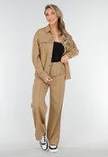 Camel Set met Blouse met Gouden Knopen en Straight Leg Broek