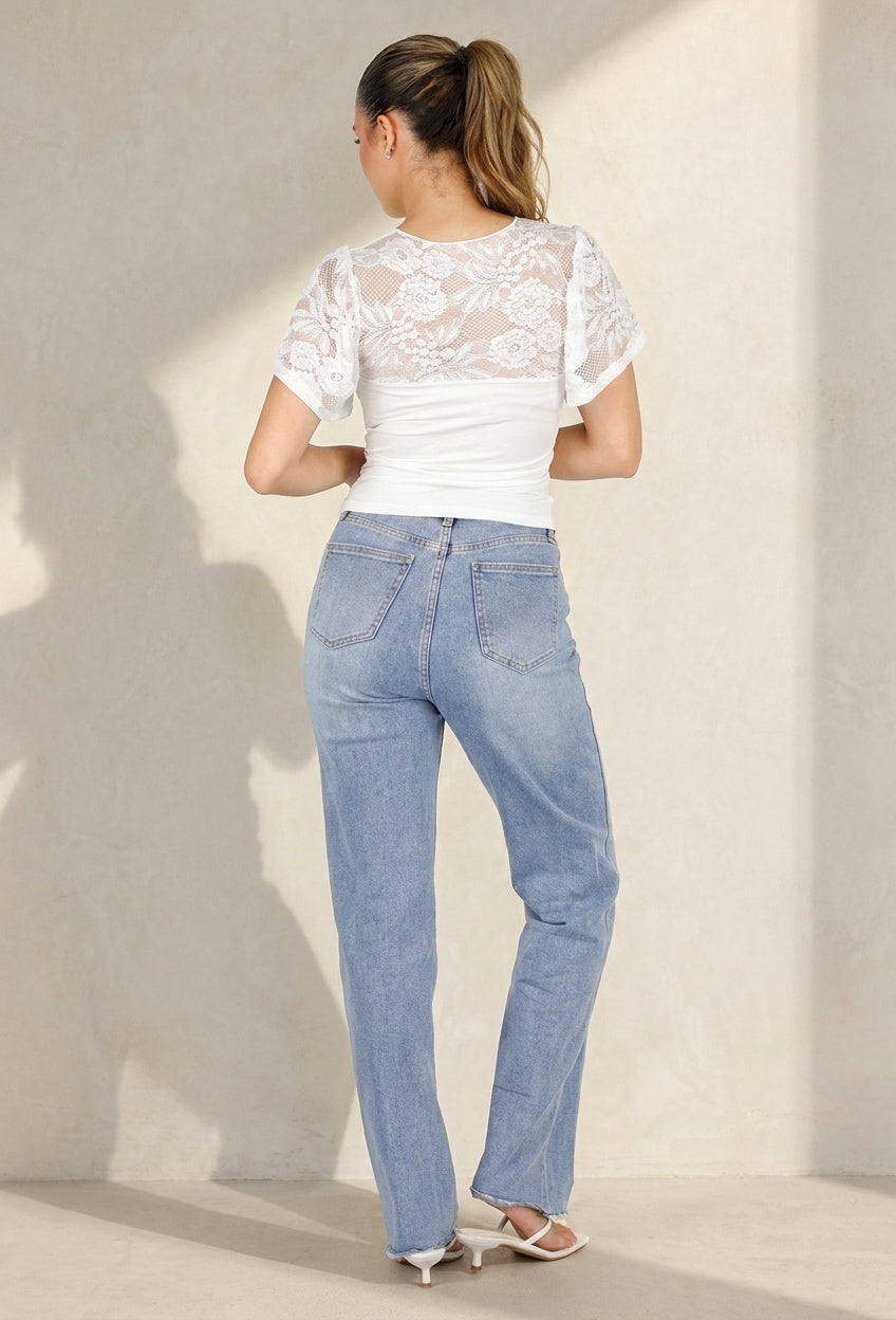 Witte Top met Kantdetails en Uitsparing