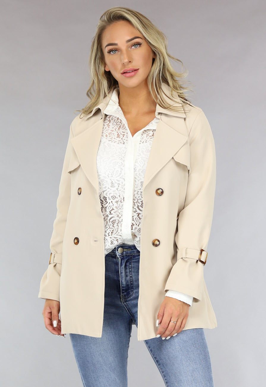 Korte Beige Jas met Tailleband en Knoopsluiting