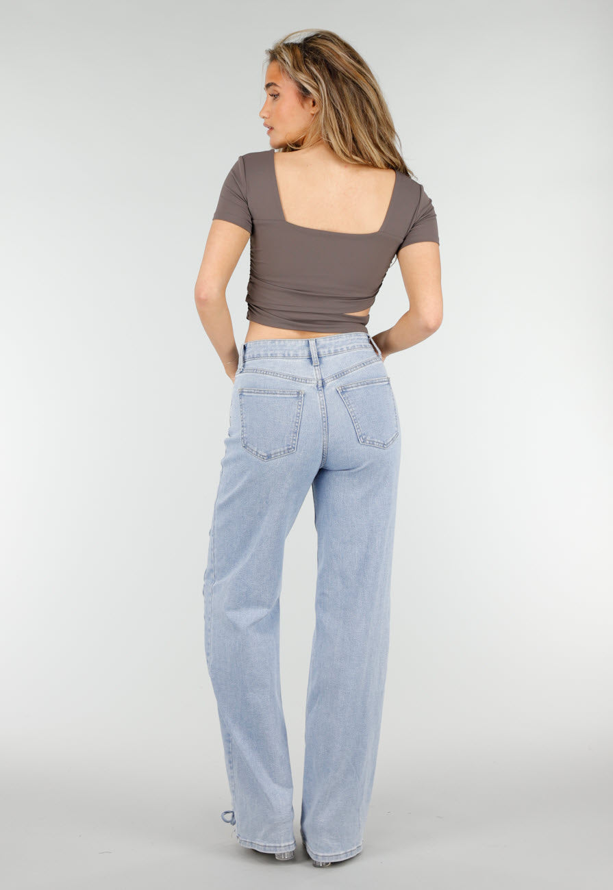 Taupe Cropped Sport Top met Korte Mouwen en Wrap Detail