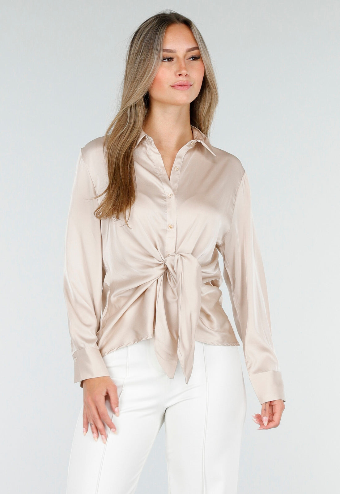 Blouse met Lange Mouwen in Beige Satijn