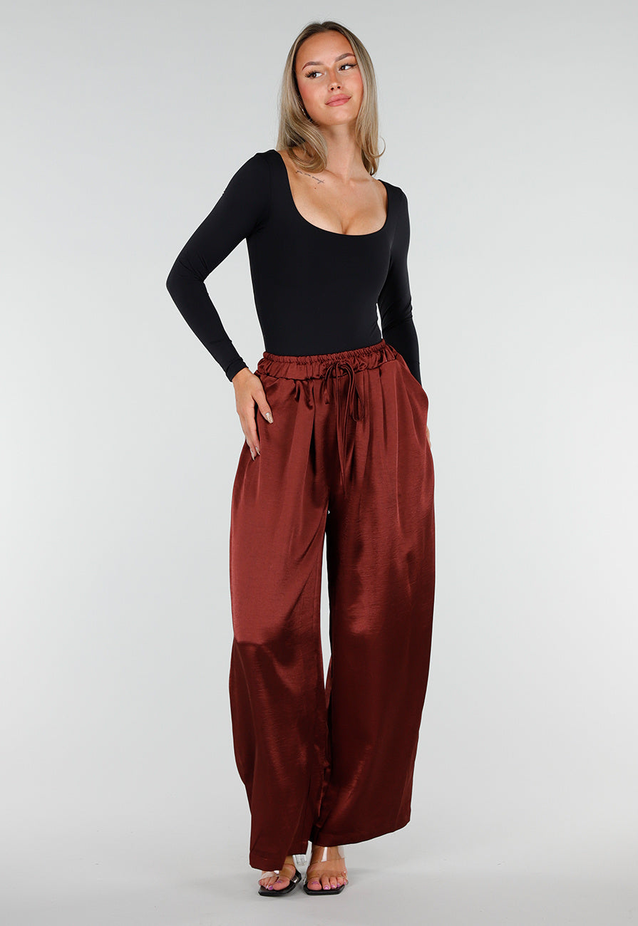 NEW010726 Satijnen Bordeaux Rode Wide Leg Broek met Elastische Taille