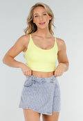 Butter Yellow Crop Top met Open Twist Rug en Brede Bandjes