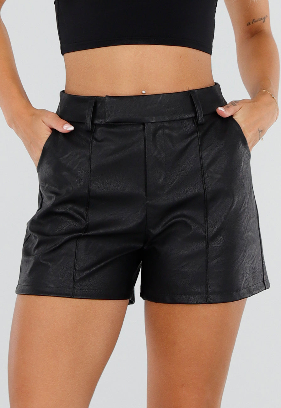 NEW220726 Zwarte Lederlook Shorts met Elastische Tailleband