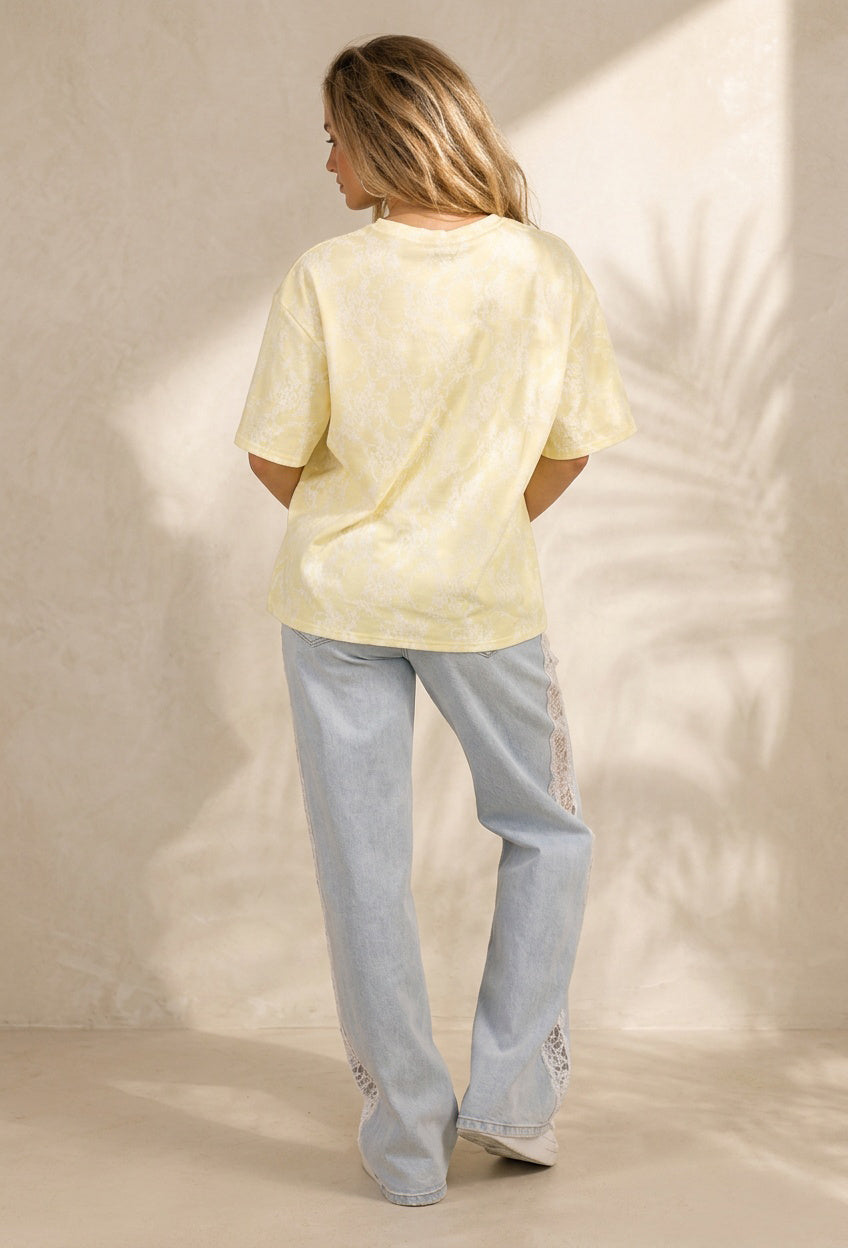 Butter Yellow Kanten T-shirt met Korte Mouwen en Ronde Hals