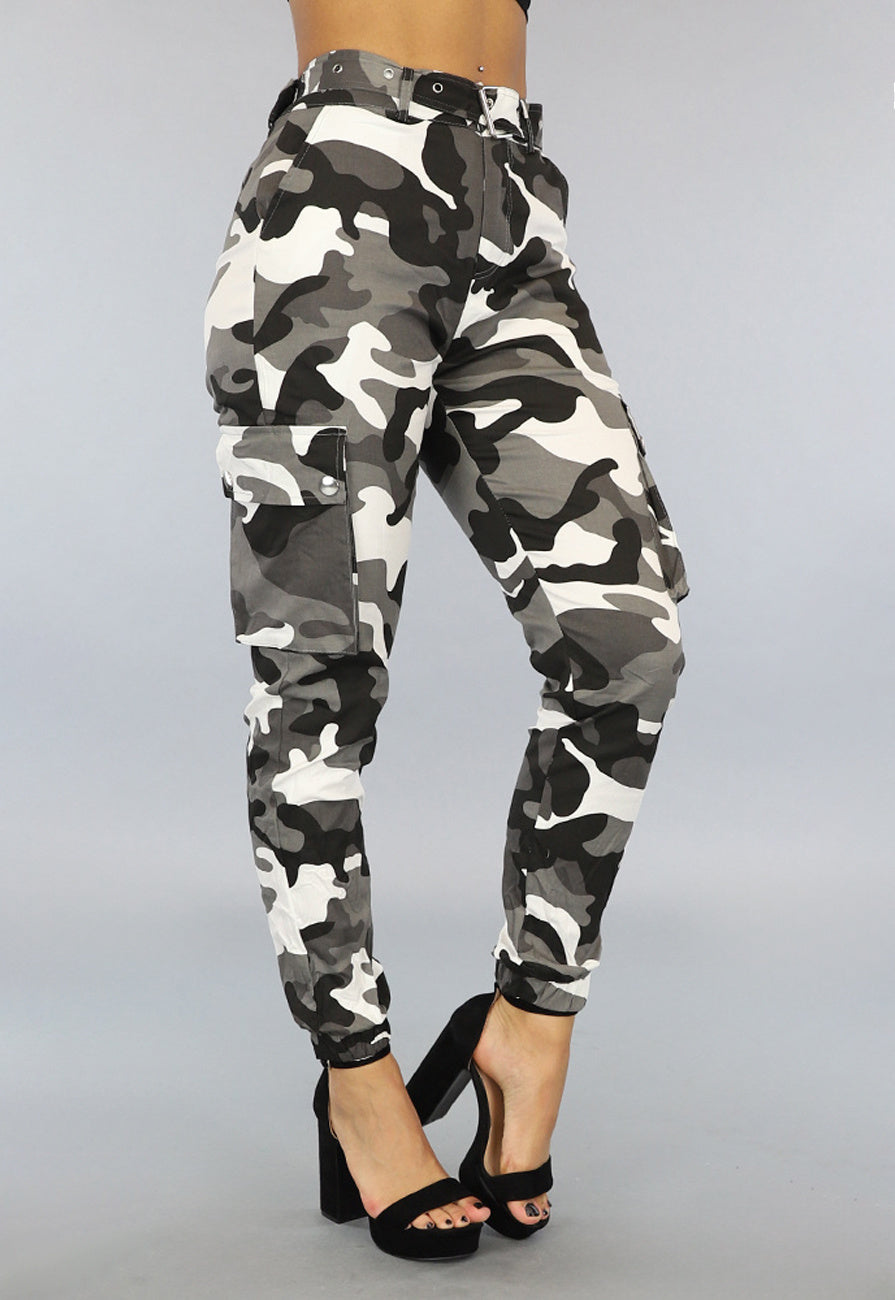 Grijs/Witte Cargo Broek met Camouflage Print