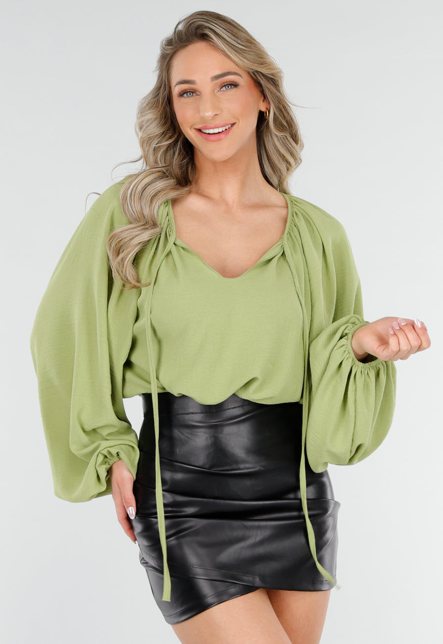 Olijfgroene Blouse met V-hals en Geknoopte Koordjes