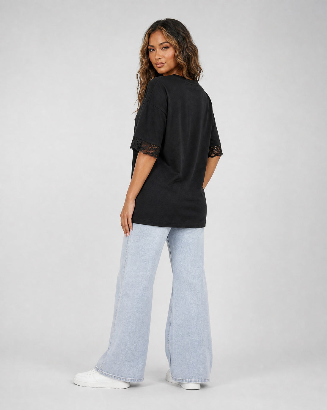 Zwart Oversized T-Shirt met Kantmouwen en Borduring