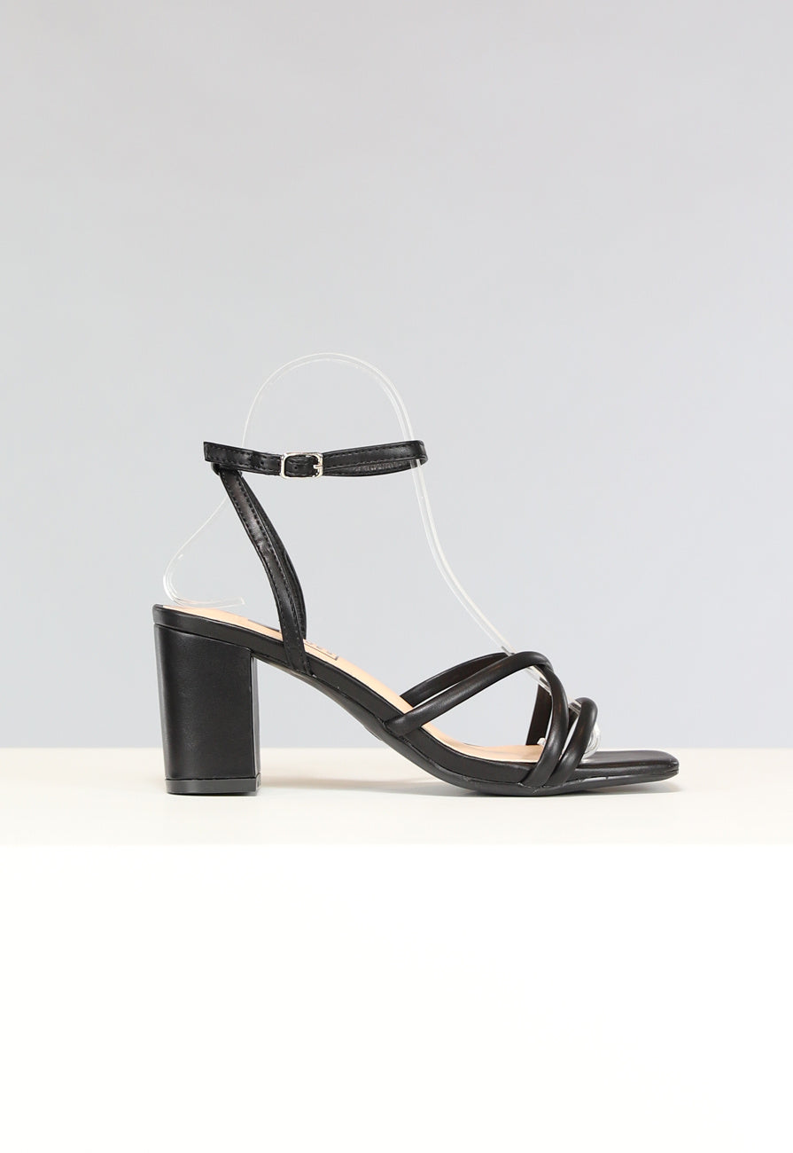 Lage Strappy Sandaletten in Zwart