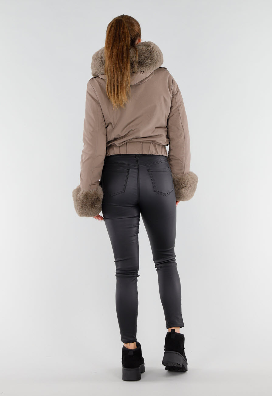 Taupe Korte Jas met Imitatiebontkraag