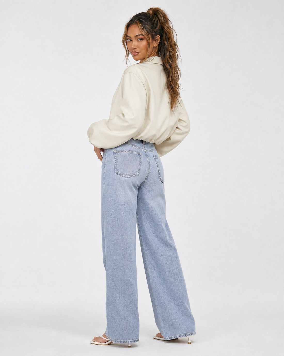 Crème Cropped Bomberjack met Ritssluiting en Ballonmouwen